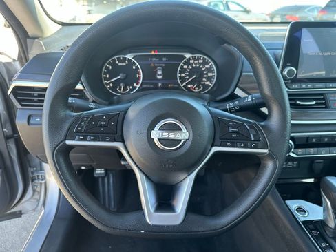 Used 2024 Nissan Altima 2.5 SV image 9