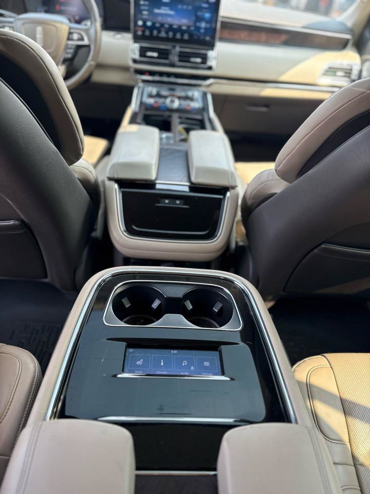 Used 2022 Lincoln Navigator Reserve AWD/4WD image 15