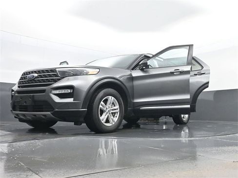 Used 2022 Ford Explorer XLT w/ Equipment Group 202A image 35