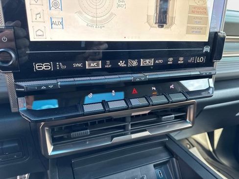 Used 2025 GMC Hummer EV 3X w/ LPO, Illumination Package AWD/4WD image 26