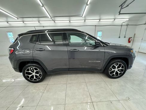 Used 2024 Jeep Compass Limited AWD/4WD image 4
