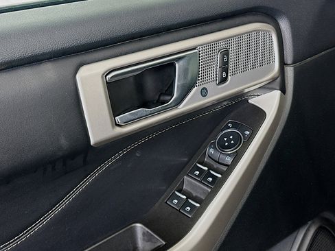 Used 2024 Ford Explorer Limited image 15