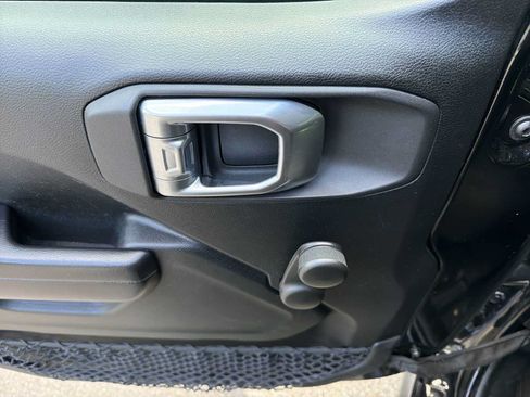 Used 2020 Jeep Wrangler Sport AWD/4WD image 22