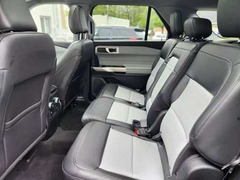 Certified 2022 Ford Explorer XLT w/ Equipment Group 202A AWD/4WD image 16