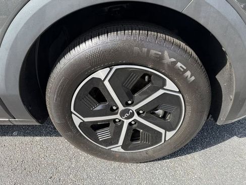 Used 2025 Kia Niro EX FWD image 44