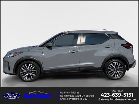 Used 2023 Nissan Kicks SV FWD image 1