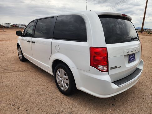 Used 2019 Dodge Grand Caravan SE w/ UConnect Hands-Free Group FWD image 6