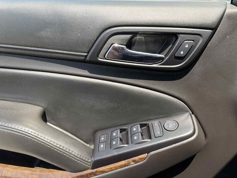 Used 2016 Chevrolet Suburban LS RWD image 7