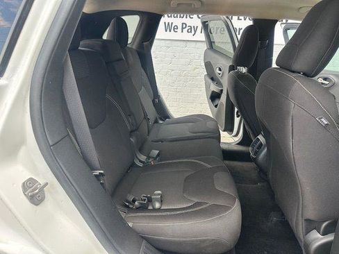 Used 2015 Jeep Cherokee Latitude image 12