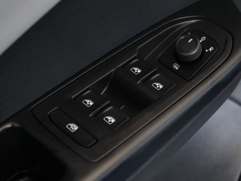 Certified 2023 Volkswagen Taos SE w/ Panoramic Sunroof Package FWD image 19