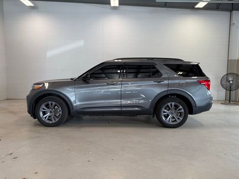 Used 2023 Ford Explorer XLT w/ Equipment Group 202A AWD/4WD image 4