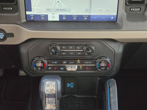 Used 2024 Ford Bronco Wildtrak AWD/4WD image 18
