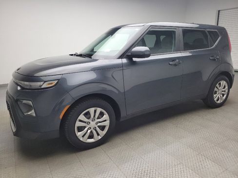 Used 2020 Kia Soul LX image 2
