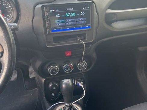 Used 2016 Jeep Renegade 75th Anniversary image 13