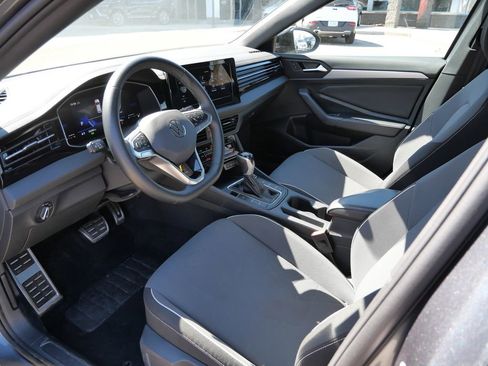 Used 2025 Volkswagen Jetta Sport image 28