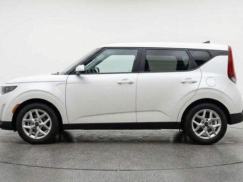 Used 2025 Kia Soul LX w/ LX Technology Package FWD image 5