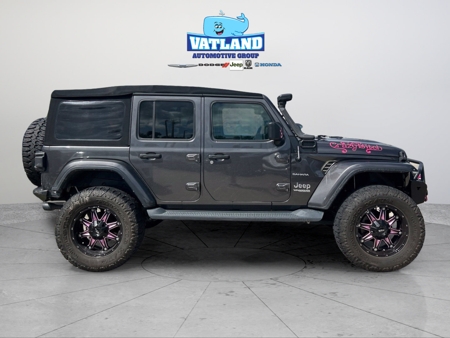 Used 2018 Jeep Wrangler Unlimited Sahara AWD/4WD image 6