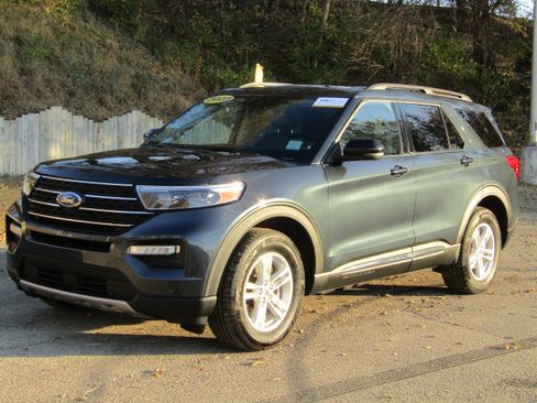 Certified 2023 Ford Explorer XLT w/ Equipment Group 202A image 9