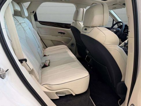 New 2025 Bentley Bentayga V8 image 29
