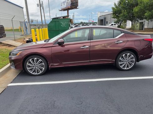 Used 2023 Nissan Altima 2.5 SL AWD/4WD image 3