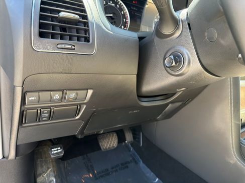 Used 2024 Nissan Armada SL w/ Captain's Chairs Package image 21