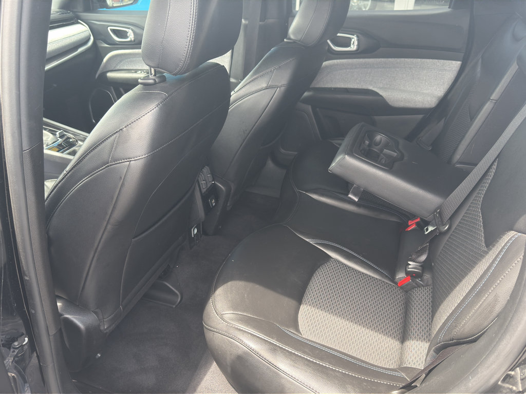 Used 2023 Jeep Compass Latitude w/ Sun and Sound Group AWD/4WD image 10