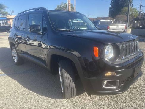 Used 2017 Jeep Renegade Latitude image 6