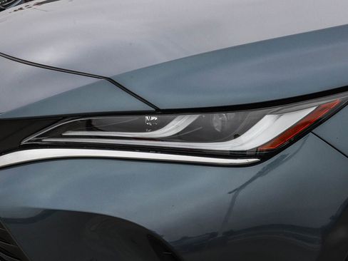 Certified 2024 Toyota Venza XLE AWD/4WD image 10