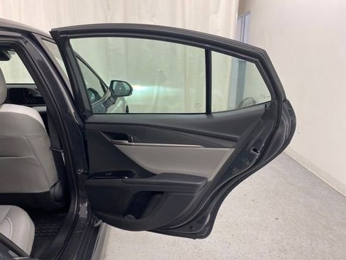 Used 2025 Toyota Camry SE image 33