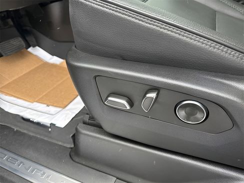 Used 2024 GMC Yukon Denali image 26