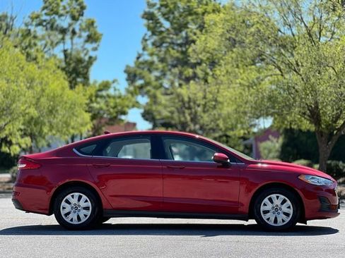 Used 2020 Ford Fusion S FWD image 4