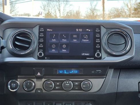 Used 2022 Toyota Tacoma TRD Sport w/ Technology Package image 27