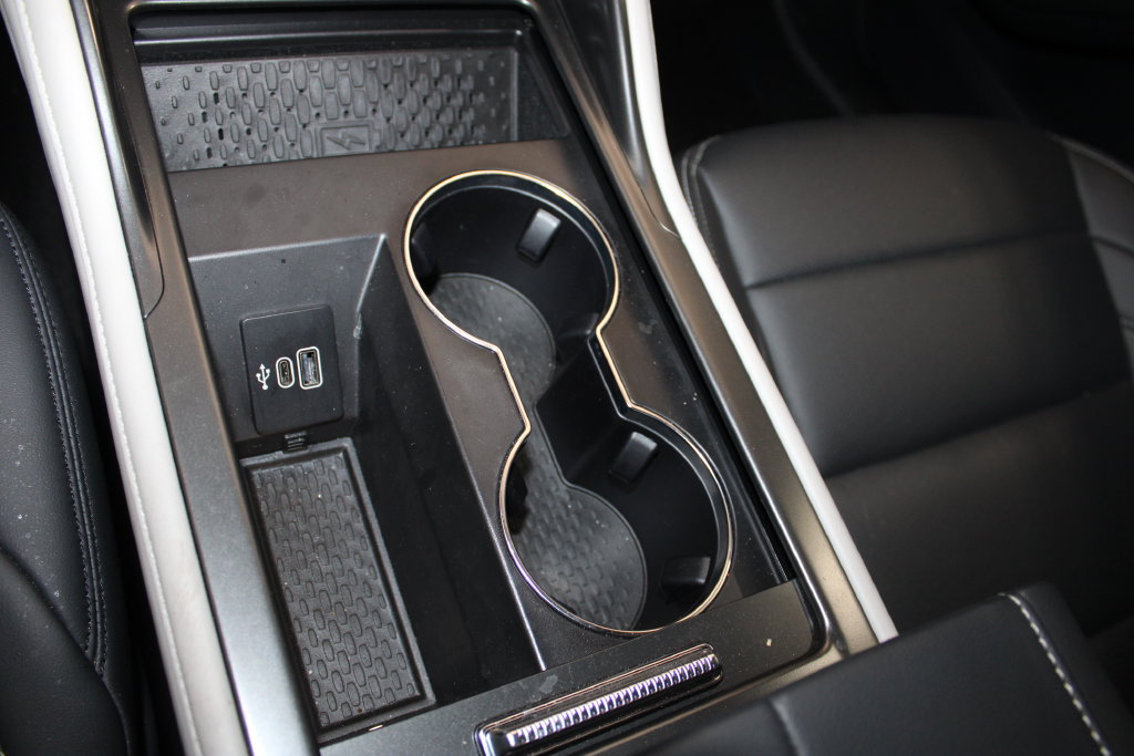 Used 2025 Lincoln Nautilus Premier AWD/4WD image 26