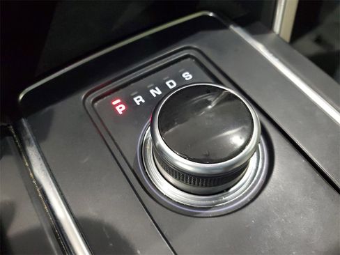 Used 2018 Land Rover Discovery Sport SE image 24