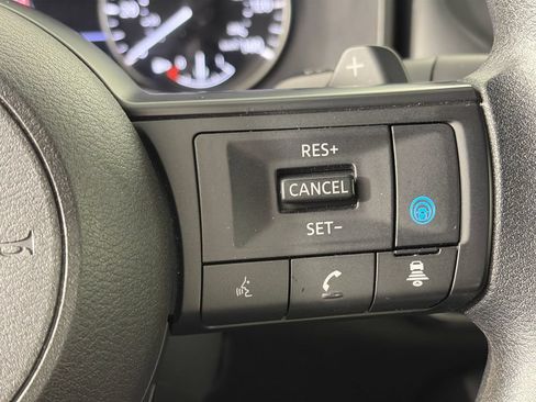 Used 2024 Nissan Rogue SV AWD/4WD image 17