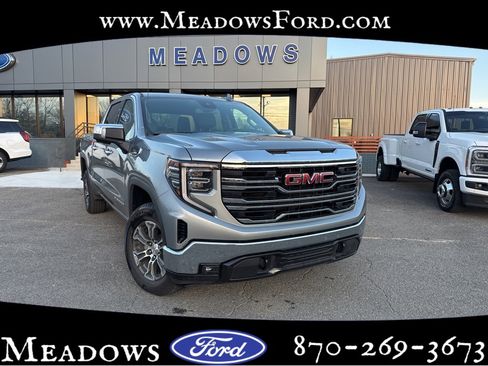 Used 2025 GMC Sierra 1500 SLT image 1