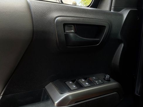 Used 2023 Toyota Tacoma SR5 AWD/4WD image 19