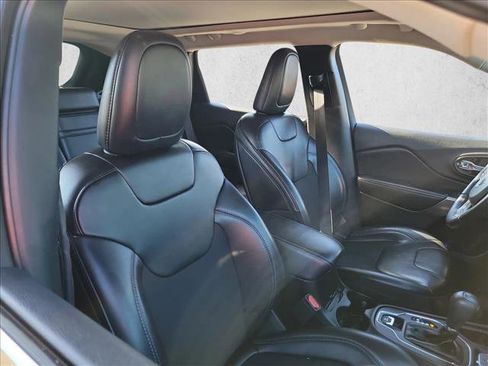 Used 2019 Jeep Cherokee Latitude Plus w/ Comfort/Convenience Group image 15