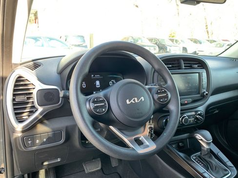 Used 2025 Kia Soul LX w/ LX Technology Package image 32