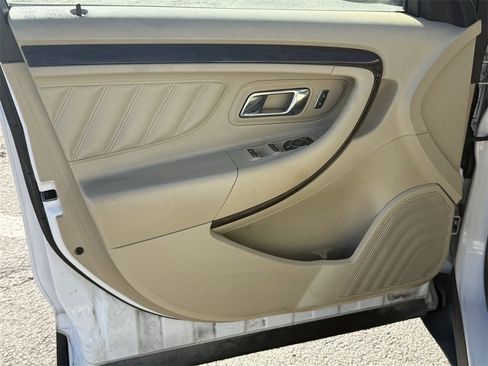 Used 2015 Ford Taurus Limited w/ Equipment Group 301A image 10