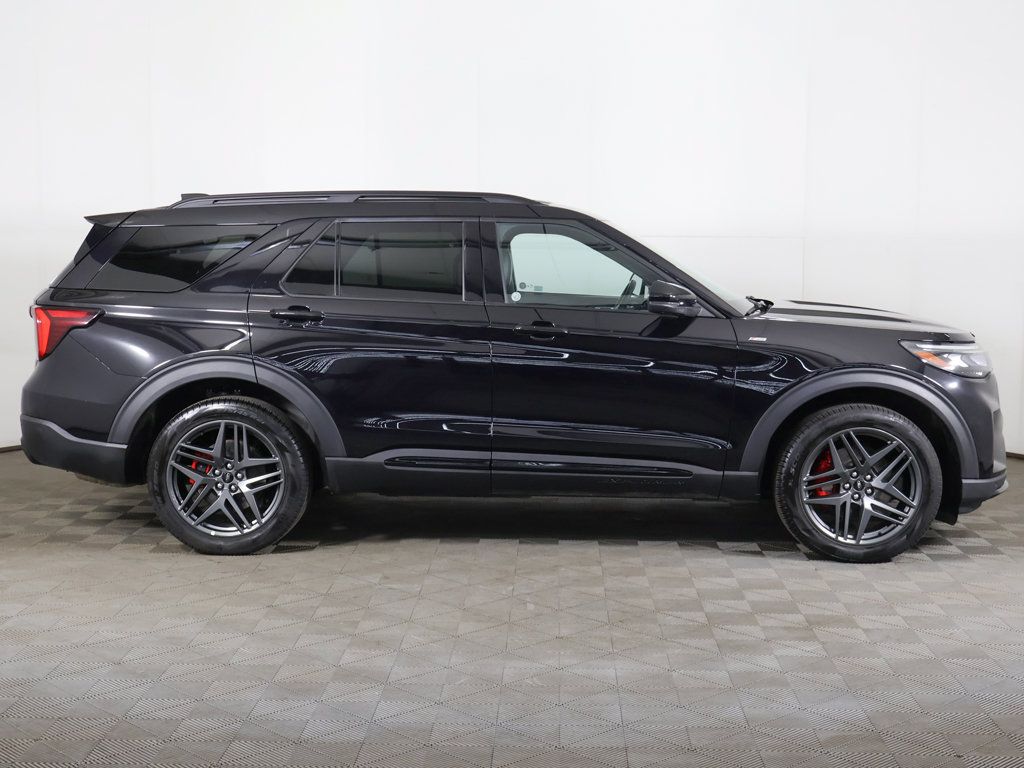 Used 2025 Ford Explorer ST-Line w/ ST-Line Street Pack AWD/4WD image 20