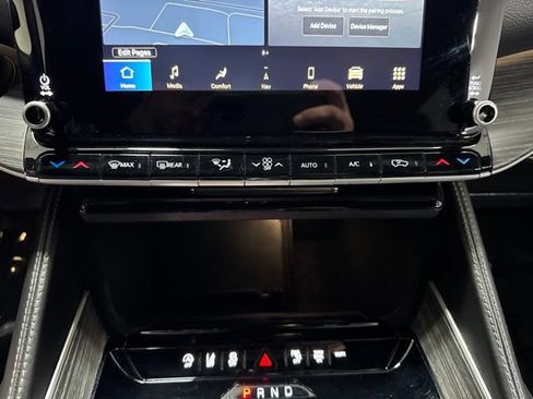 Used 2024 Jeep Wagoneer L Series II w/ Flexible Seating Group AWD/4WD image 23