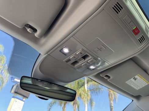 Used 2025 Volkswagen Taos SE image 31