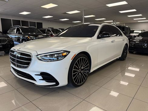 Used 2022 Mercedes-Benz S 580 4MATIC Sedan image 2