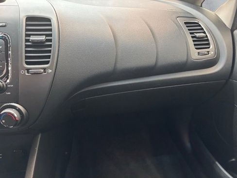 Used 2017 Kia Forte LX image 18