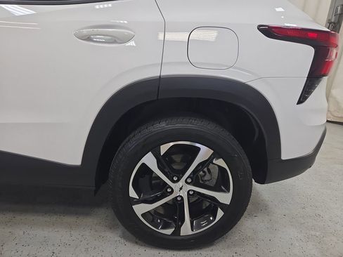 Certified 2024 Chevrolet Trax RS w/ Sunroof Package image 42