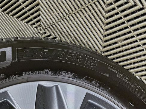 Used 2025 Toyota Highlander XLE image 31