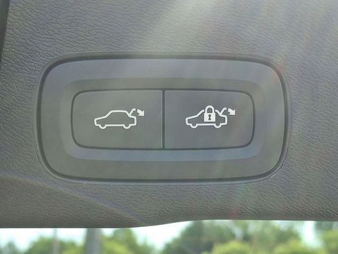 Certified 2025 Volvo XC60 T8 Core w/ Climate Package image 29