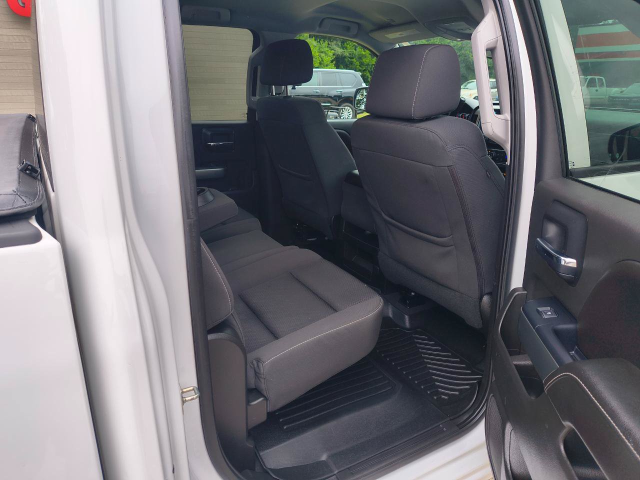 Used 2018 Chevrolet Silverado 1500 LT w/ All Star Edition AWD/4WD image 10
