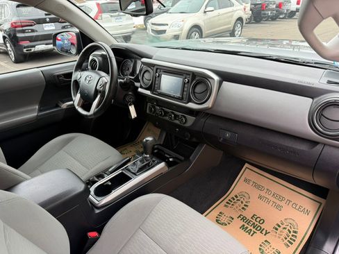 Used 2017 Toyota Tacoma SR5 w/ Tow Package image 23